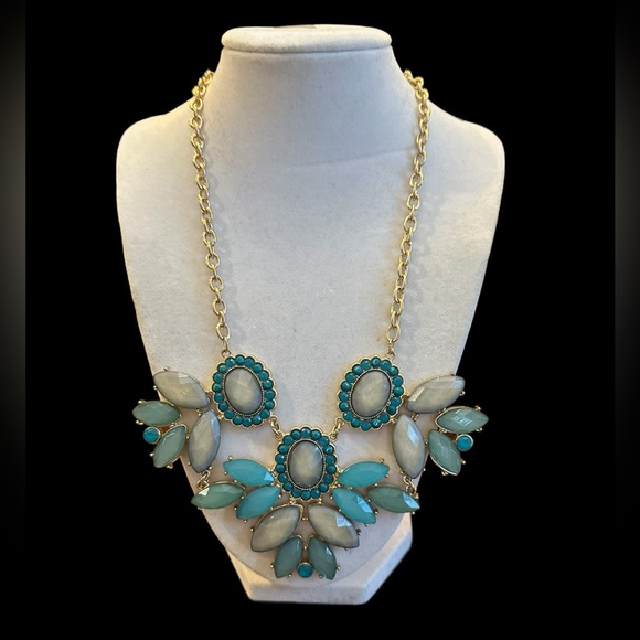 Jewelry - Cluster Statement Necklace with‎ Blue Rhinestones NWT